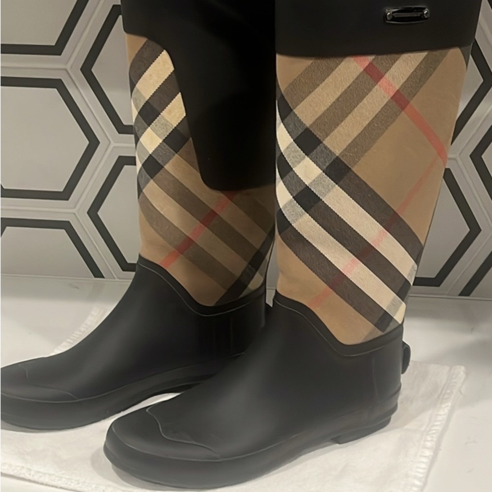 Burberry Black and Beige Rain & Snow Boots
